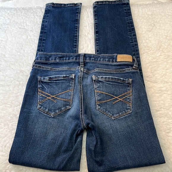Aeropostale Skinny Leg Jeans in Size 2. EUC. Slightly distressed. - Picture 5 of 6